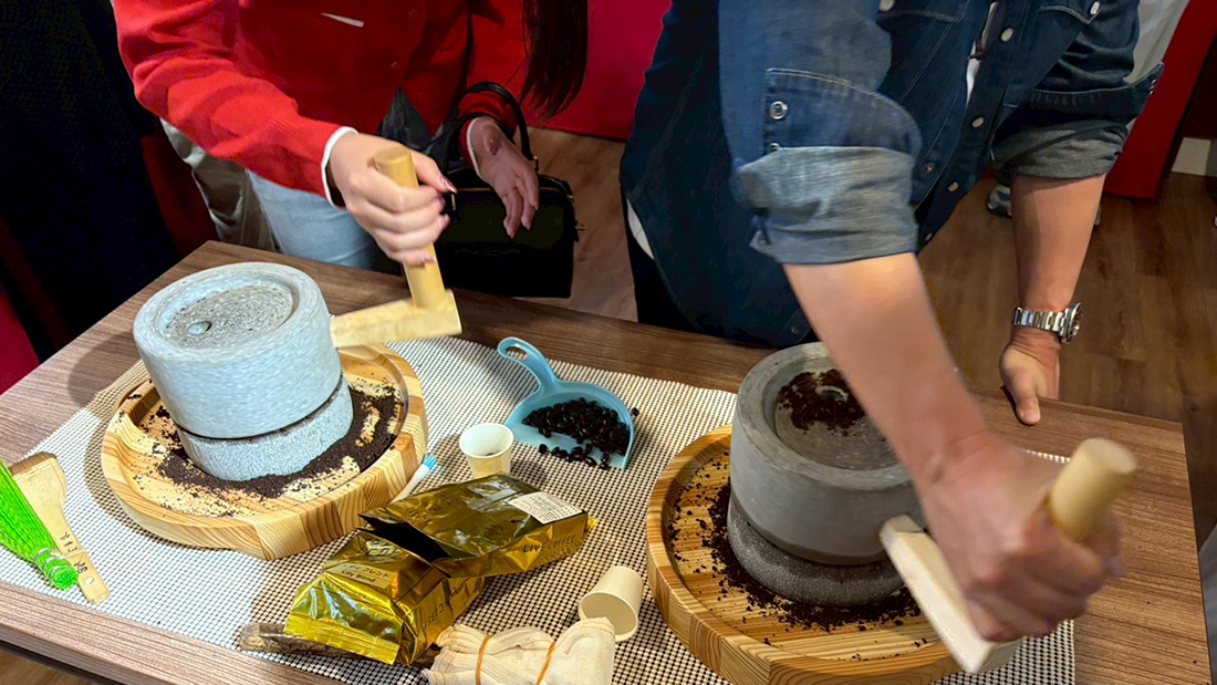 石臼コーヒーミルでコーヒー豆を挽いてみよう!